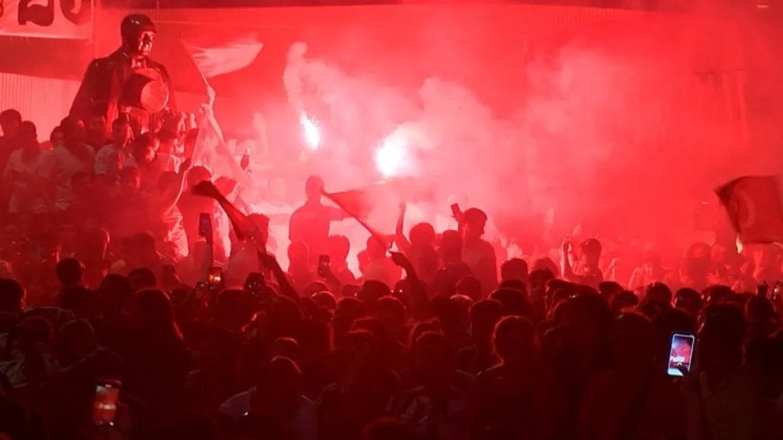 Zafer gecesi! Çeyrek finaldeyiz: Türkiye'nin dört bir yanında meydanlarda coşkulu kutlama | Binler milli takım için tek yürek oldu