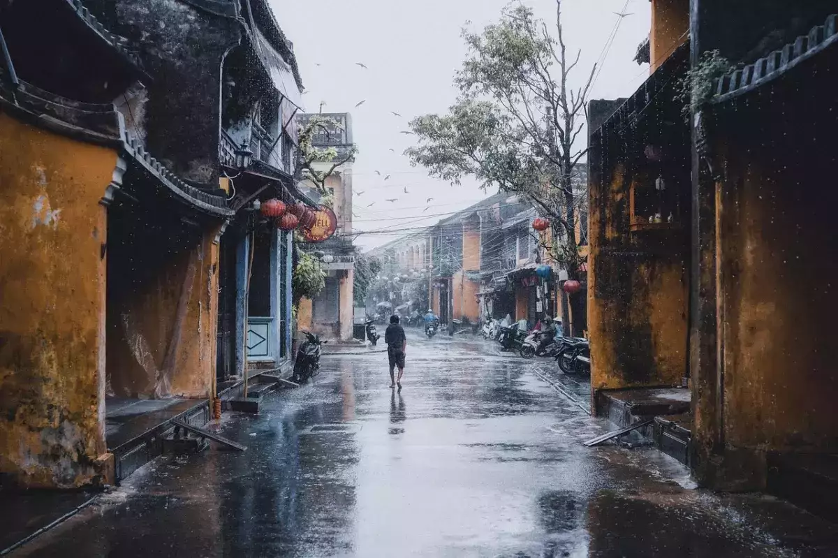 Ankara'da sel nedeniyle yol çöktü: Keçiören'de çok sayıda araç hasar gördü