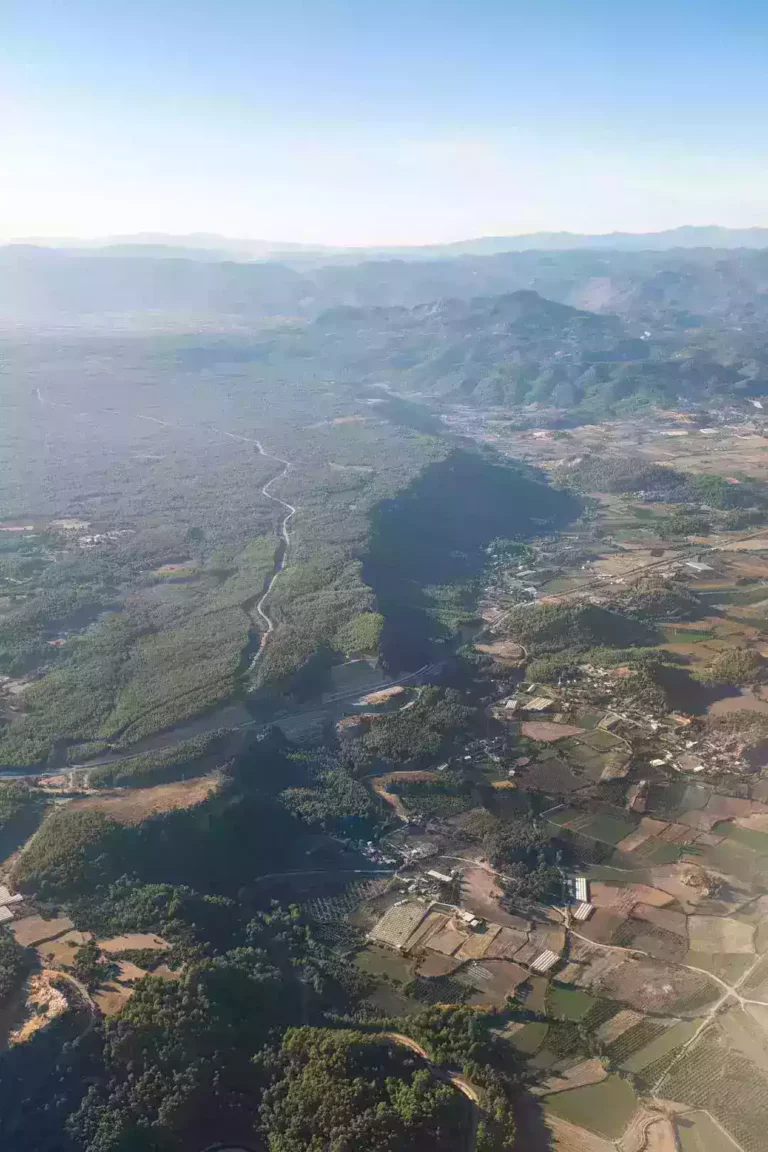 Antalya Aksu’da korkutan orman yangını