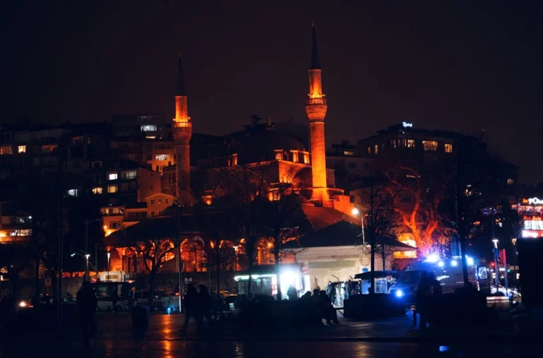 Kadın kılığında firar! 8 yıl boyunca bu yöntemle saklanmış