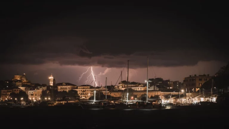 Sağanak ve Fırtınada Doğru Uyarı İçin Hava Tahmini Uygulamaları Karşılaştırması (MGM, AccuWeather, Windy)