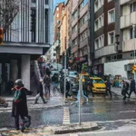 Şişhane'de iki İETT otobüsü çarpışması: yağ dökülmesi ve yol güvenliği analizi