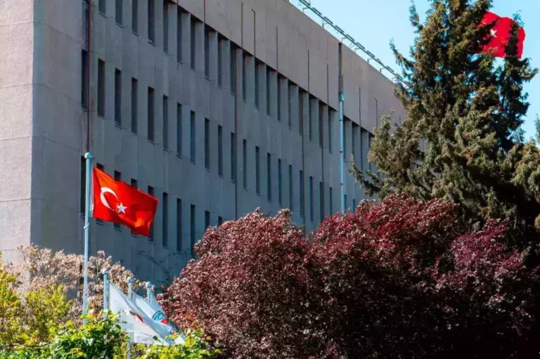 Üsküdar Belediyesi’nde Yeni Dönem mi, Eski Yönetim Pratiği mi? Dündar Ziya Gültekin–Sinem Dedetaş Karşılaştırması