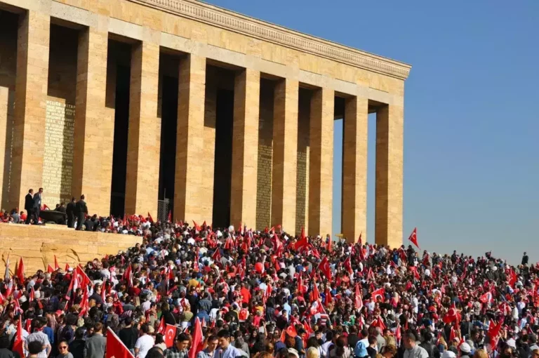 Yeni Parti kurultayı sonrası CHP'ye dönüş mü? İstanbul İl Başkanlığı gündemi ve CHP MYK toplantısı
