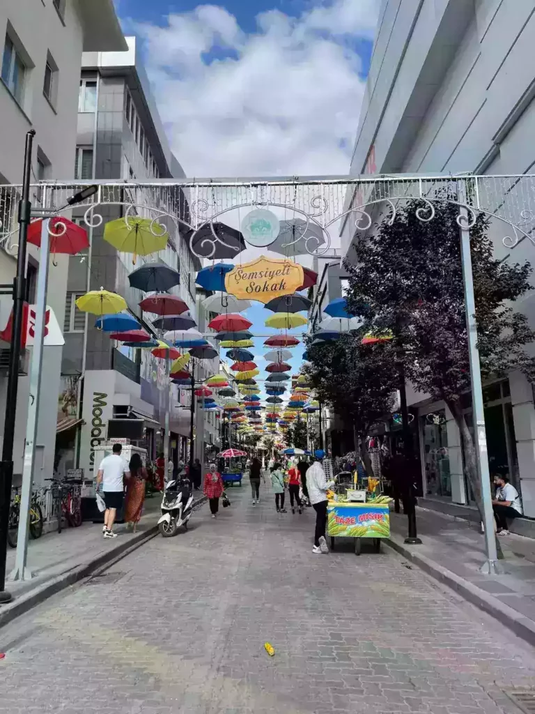 2 Ekim 2026 Okullar Tatil mi? Bugün Okullar Var mı, Yok mu? Valilik Açıklaması Ne Söylüyor?