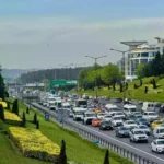 Bayrampaşa yol verme kavgası: Otomobil ile minibüs sürücüleri tekme yumrukla birbirine saldırdı