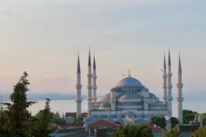 Halk TV binasında arama yapıldığı ve kayyum atandığı bildirildi