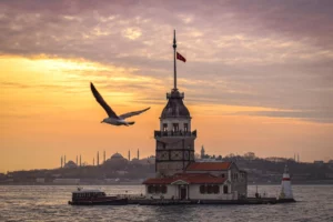 Maltepe'de bina çökmesi: 7 katlı yapının alttaki iki katı çöktü, arama kurtarma çalışmaları sürüyor